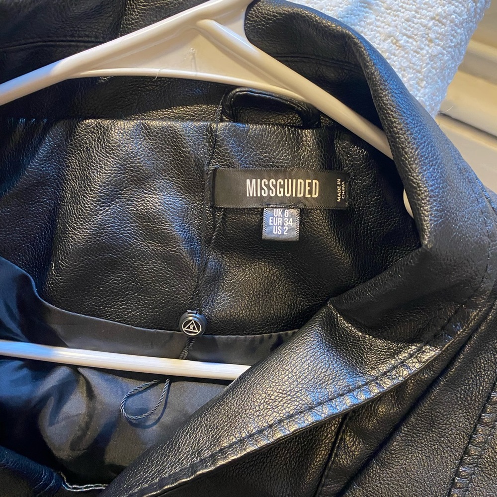 Leather jacket - Picture 2 of 3